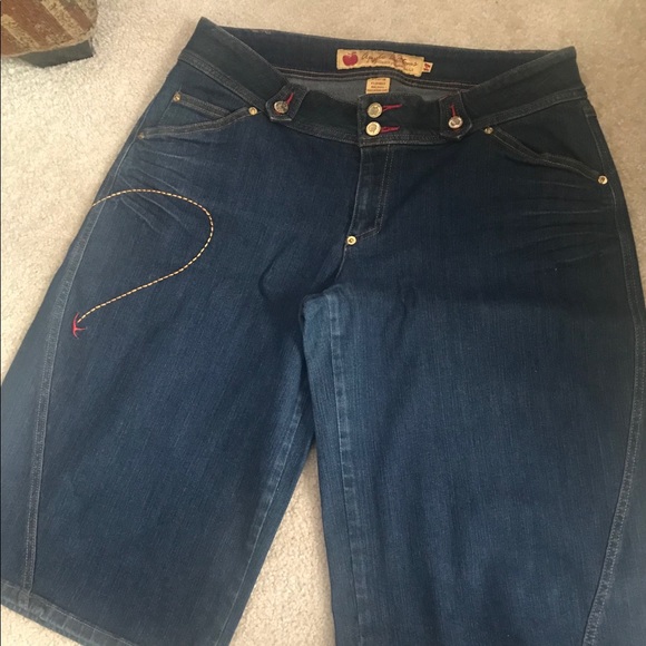 Apple Bottoms Denim - Vintage - Apple Bottom Gaucho Jeans 👖